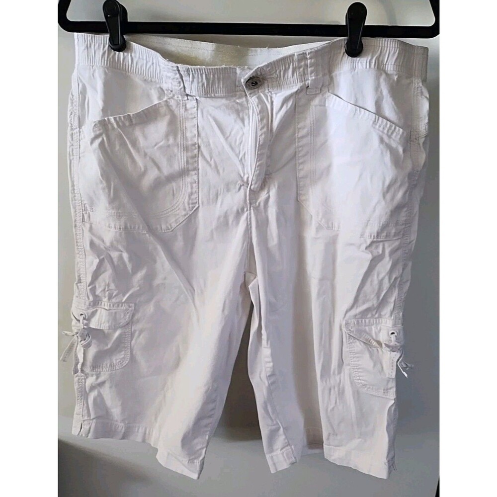 Gloria Vanderbilt White Capris With PocketsTies On Sides of Legs